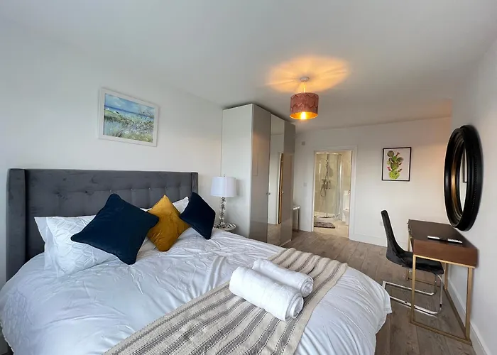 C1, Luxury 2 Bedroom Flat In Wembley