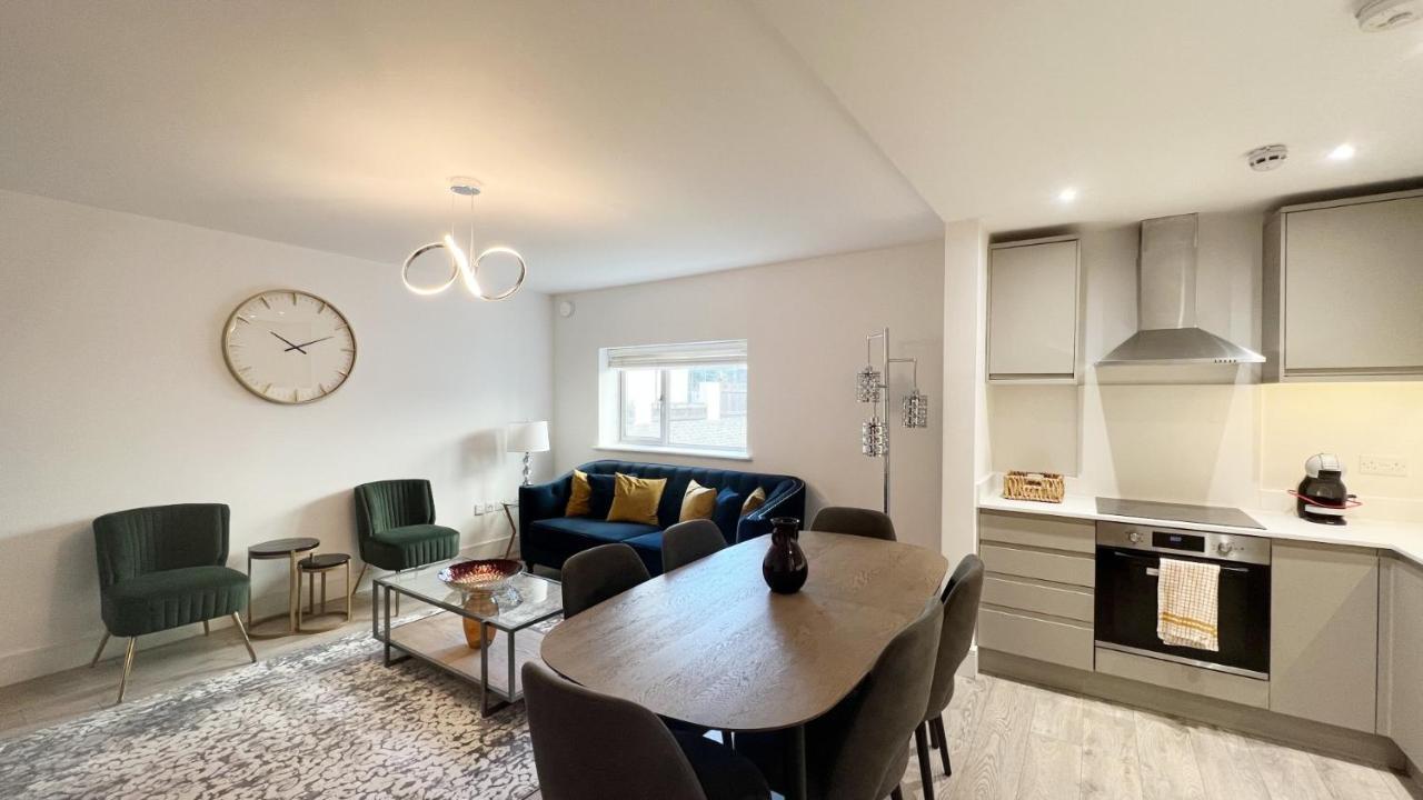 C1, Luxury 2 Bedroom Flat In Wembley * Лондон