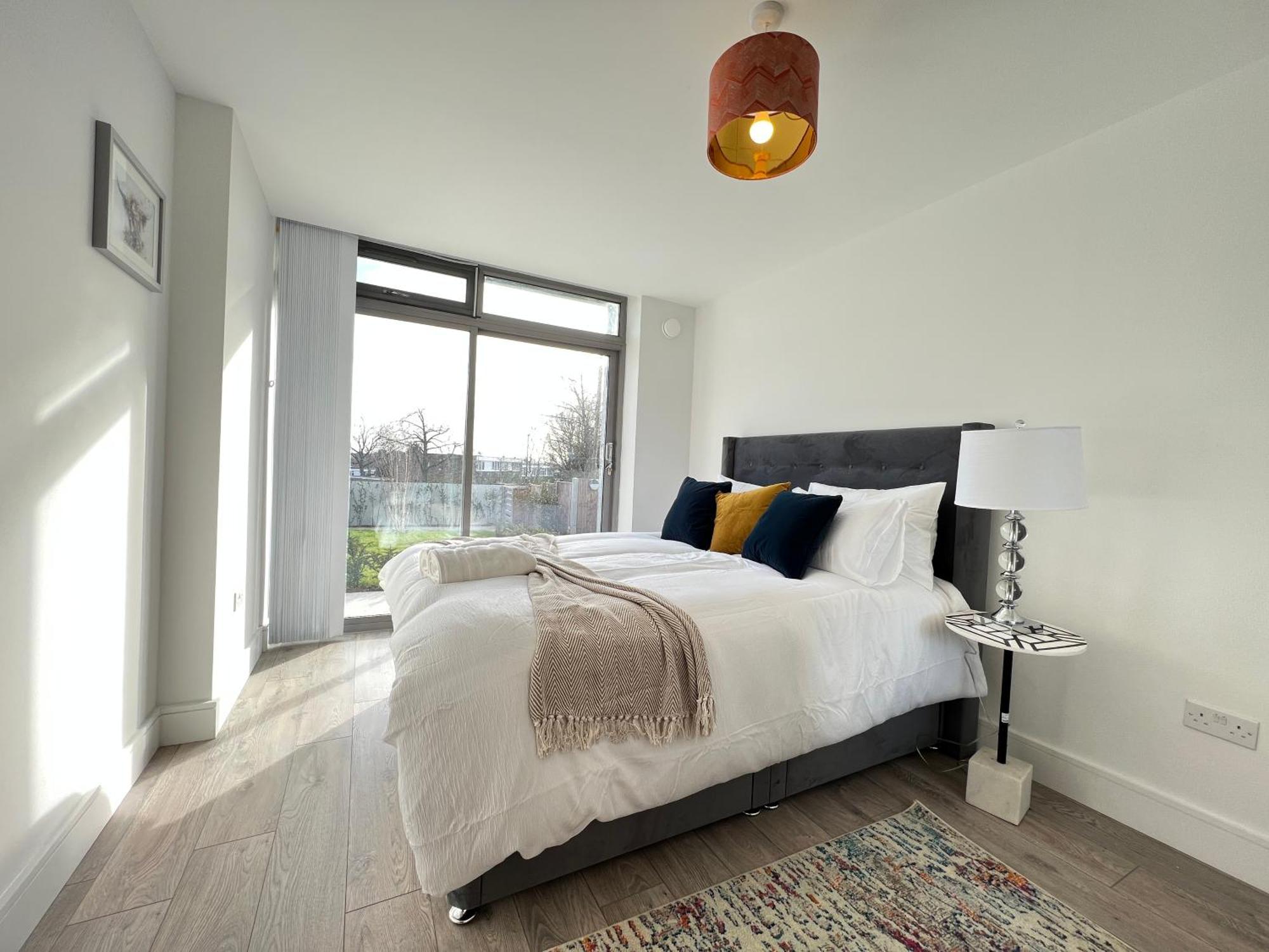 C1, Luxury 2 Bedroom Flat In Wembley Апартаменты