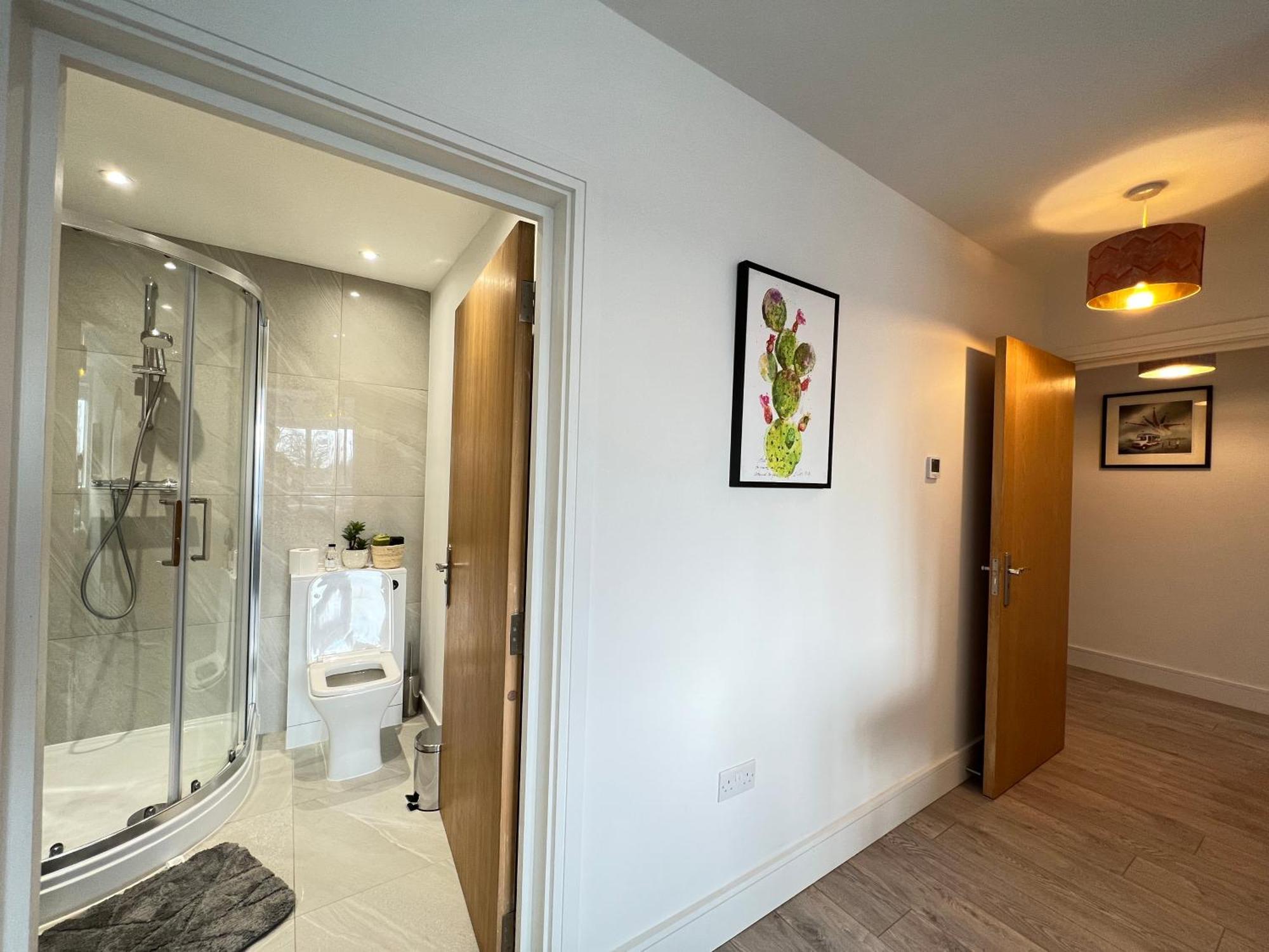 C1, Luxury 2 Bedroom Flat In Wembley Апартаменты Лондон