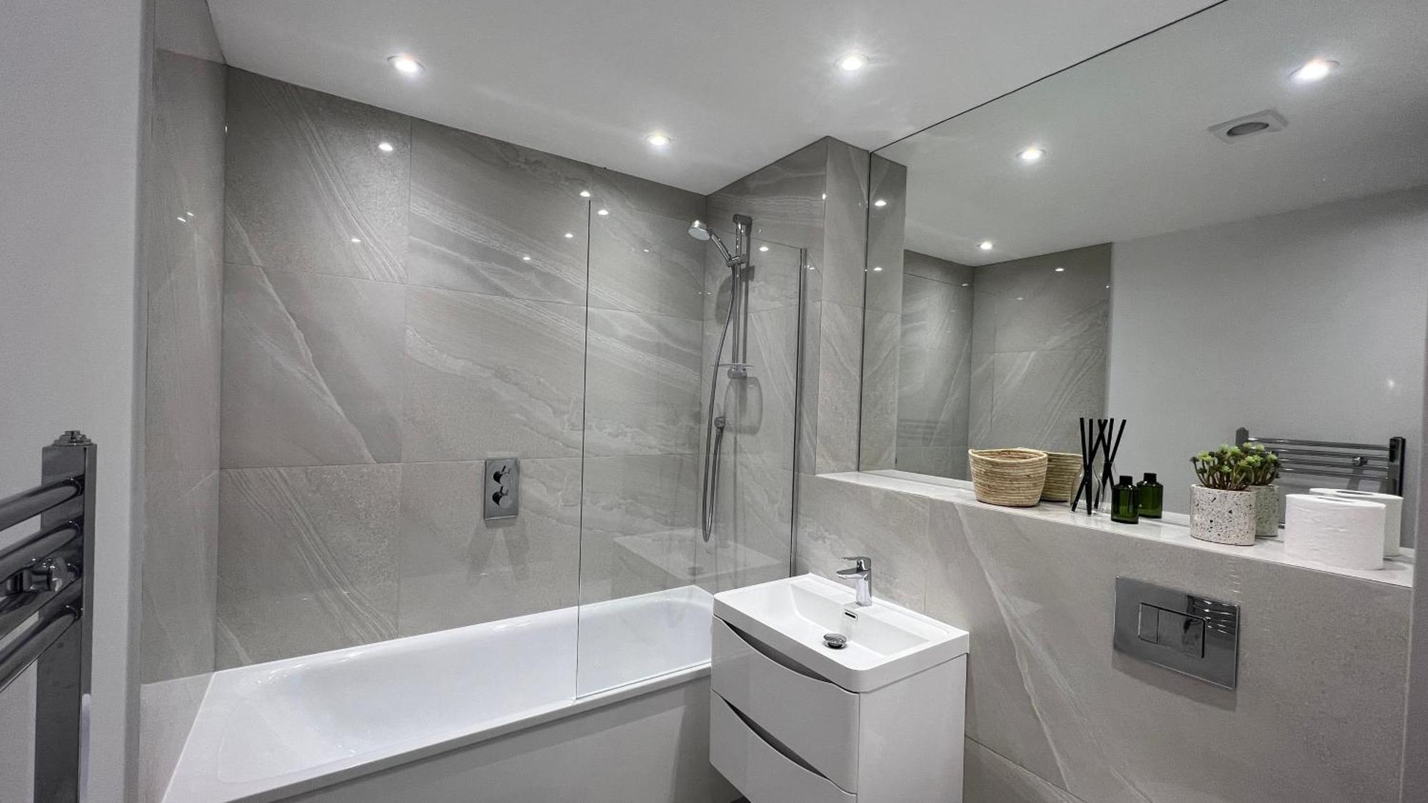 C1, Luxury 2 Bedroom Flat In Wembley Апартаменты