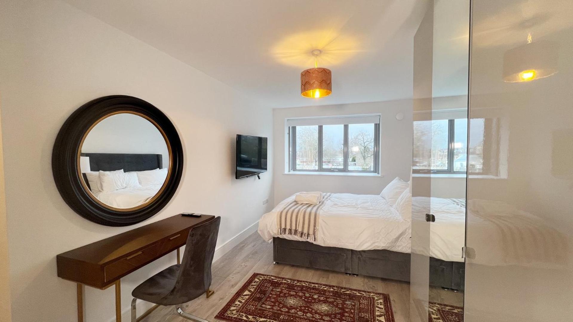 C1, Luxury 2 Bedroom Flat In Wembley Апартаменты *