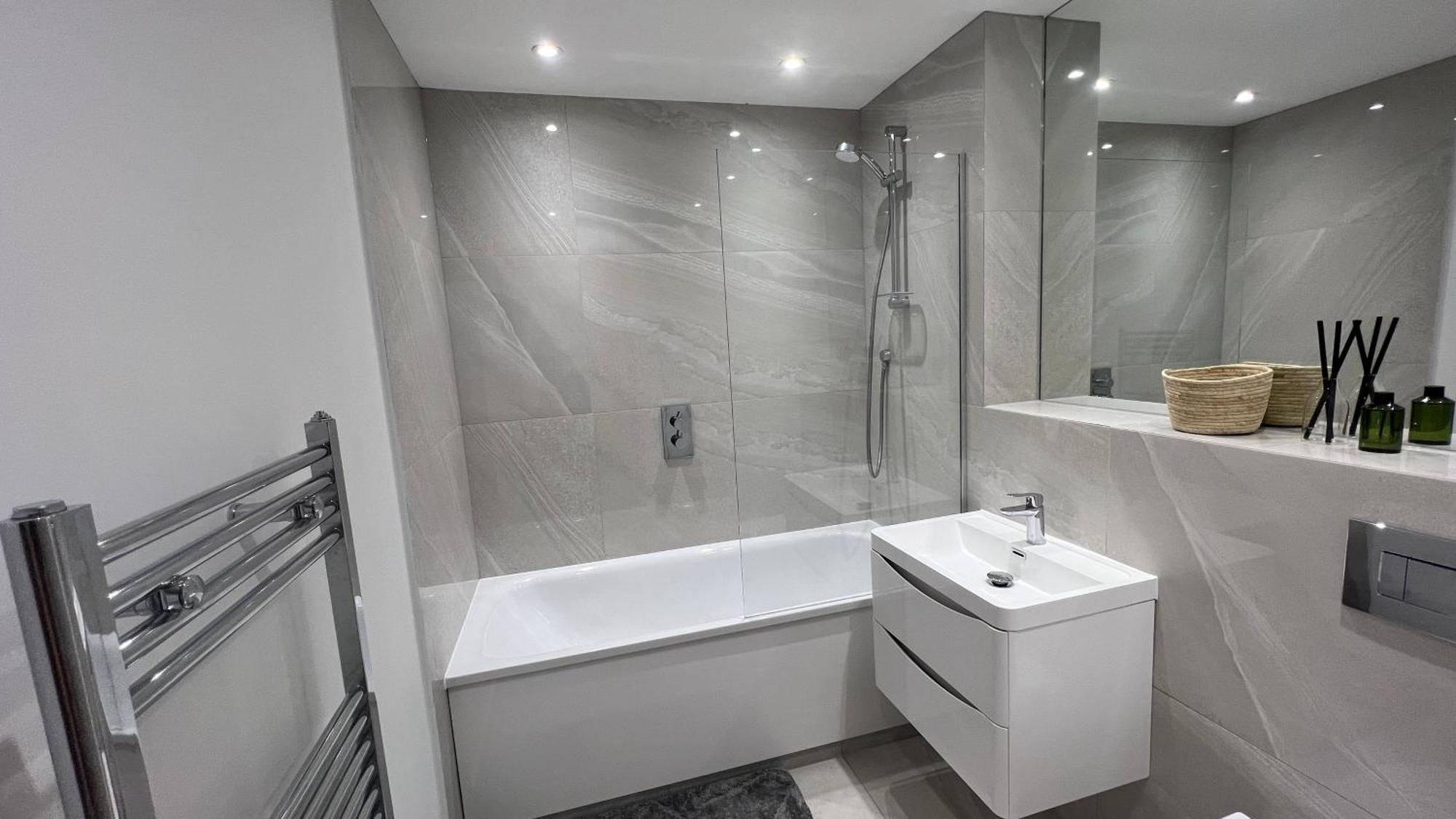 C1, Luxury 2 Bedroom Flat In Wembley Апартаменты Лондон