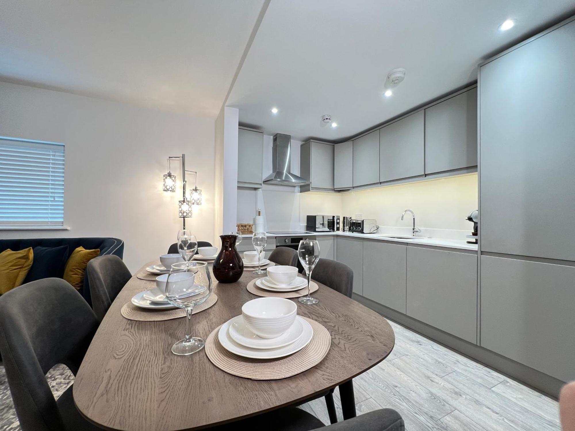 C1, Luxury 2 Bedroom Flat In Wembley Лондон